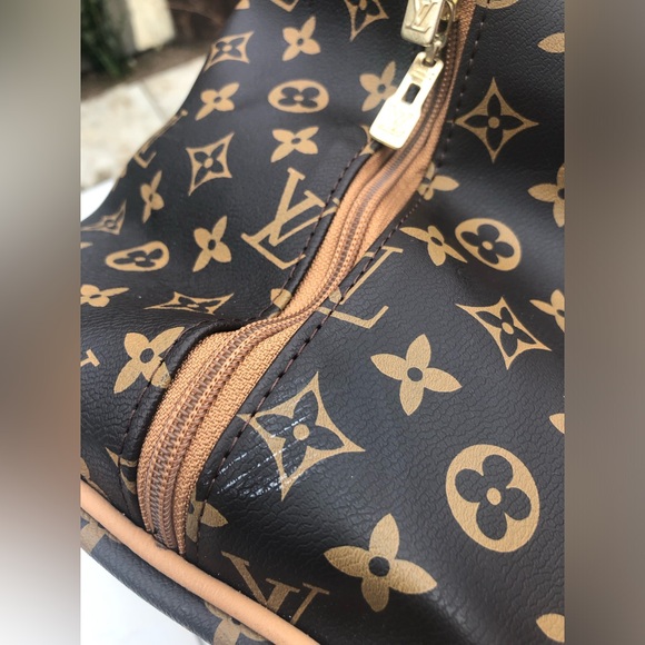 Louis Vuitton Traveling Bag - Picture 13 of 14